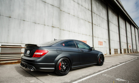Mercedes-Benz C63 AMG Coupe от тюнинг-ателье Mode Carbon